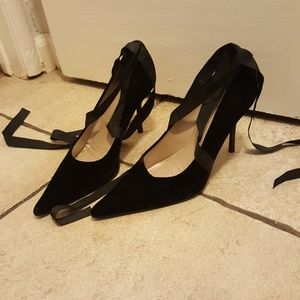 Banana Republic black velvet heel